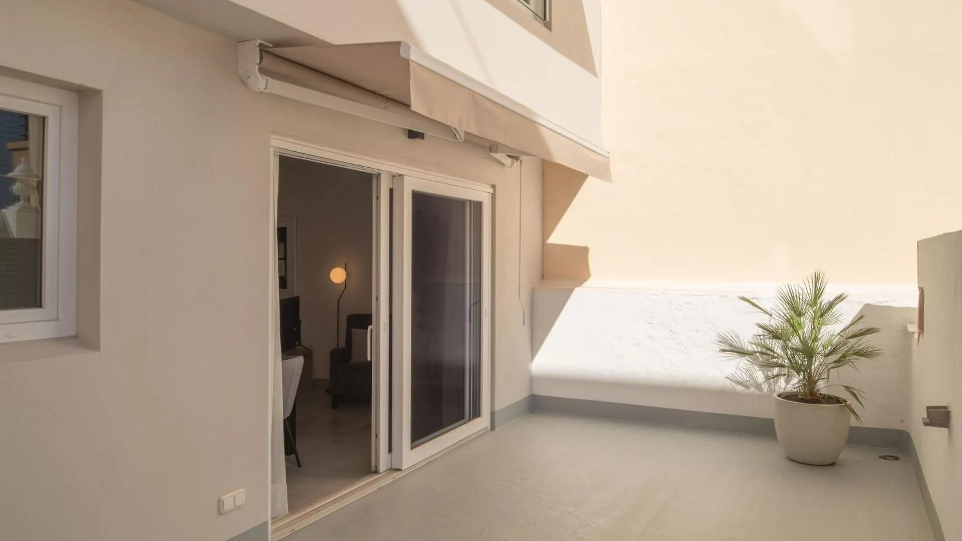 Flora - Panasco Suites Arrecife  Spain