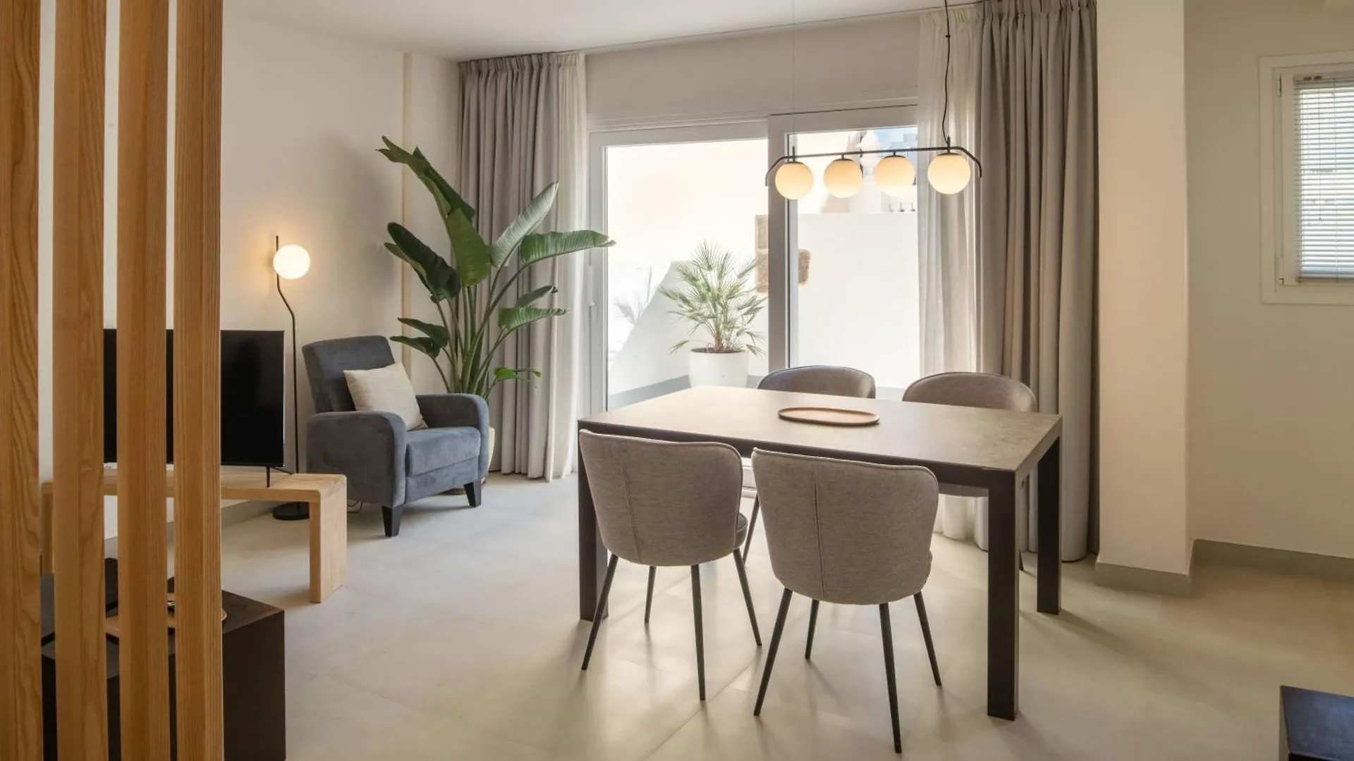 Flora - Panasco Suites Arrecife